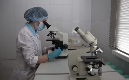 La microhelmintoscopia se puede utilizar para detectar parásitos en las heces.